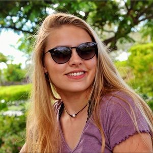 Meet your Posher, Caroline